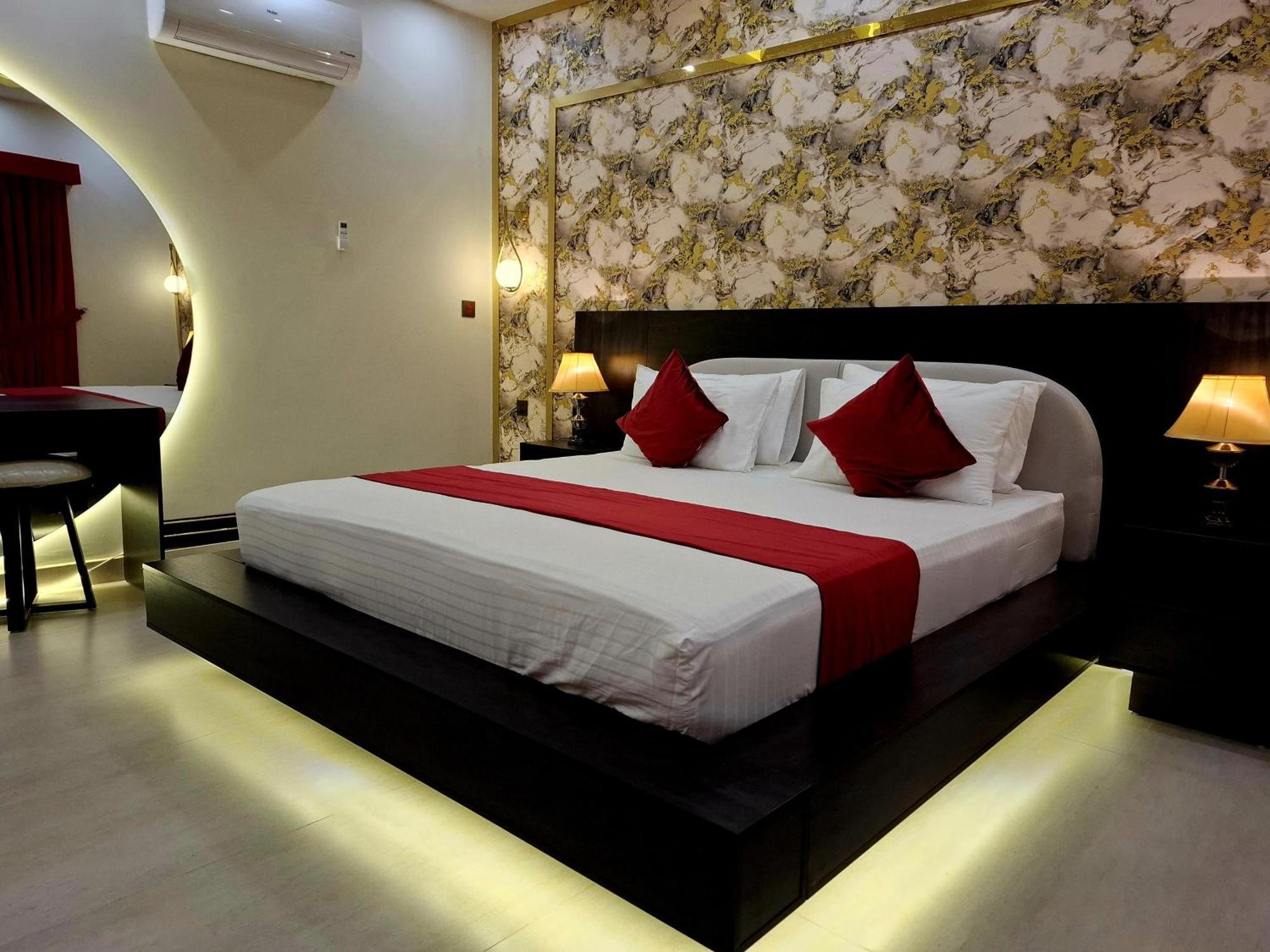 Royal Galaxy Hotel & Residence - Near Islamabad International Airport & Motorway Exterior photo